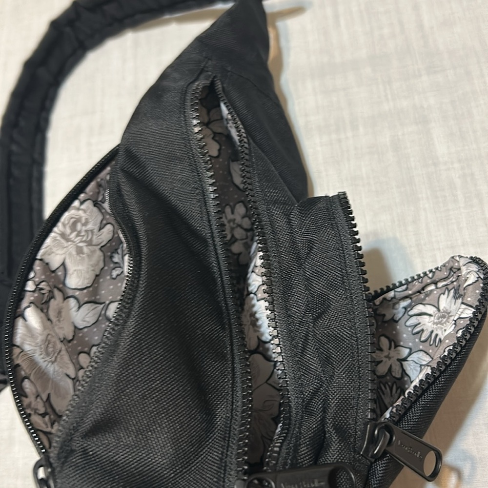 NWOT Vera Bradley Black Sling Bag - Picture 10 of 11